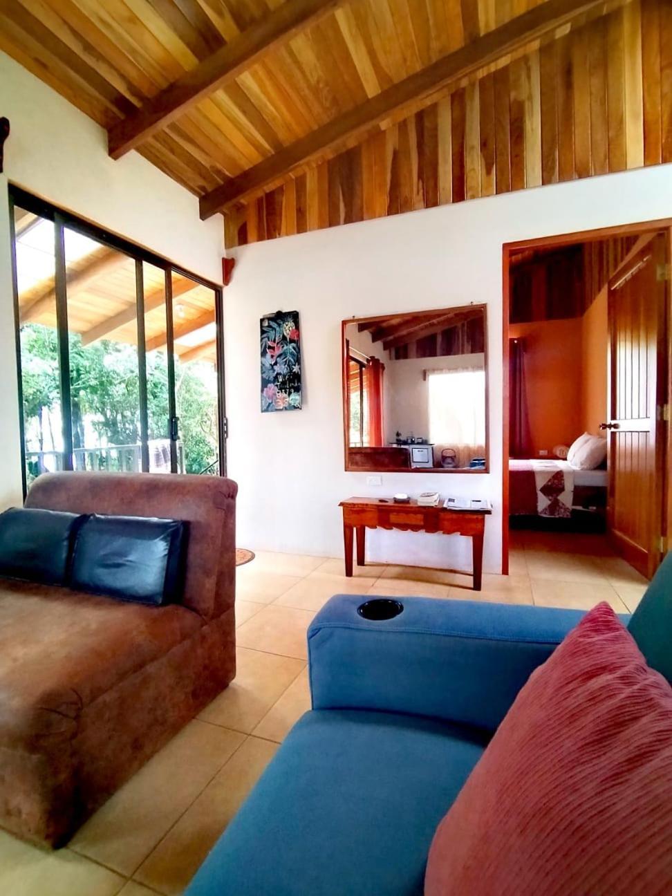 Casa De Montana Tica Linda