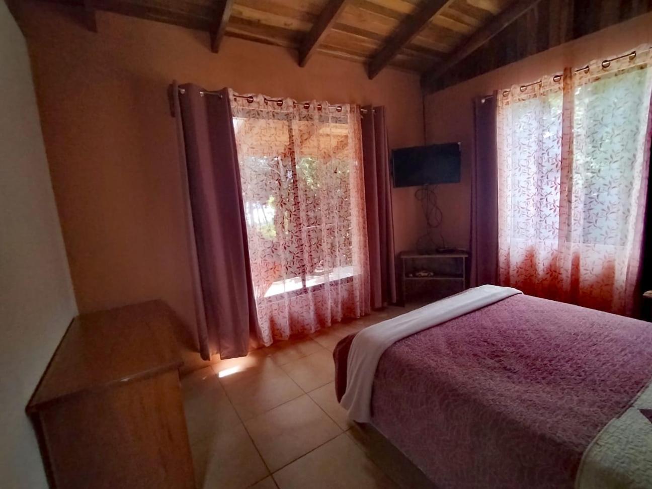 Casa De Montana Tica Linda Chalet *