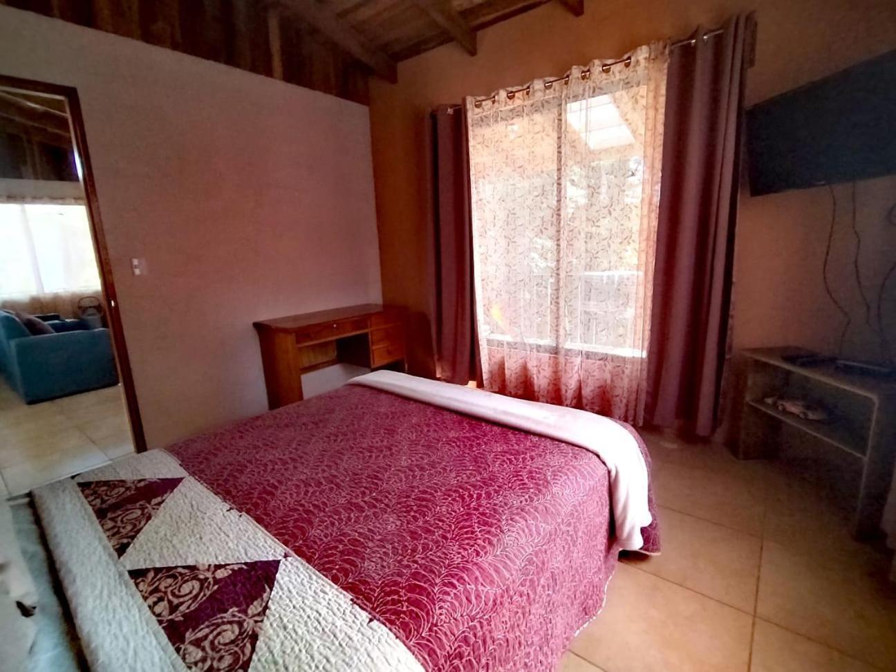 Casa De Montana Tica Linda