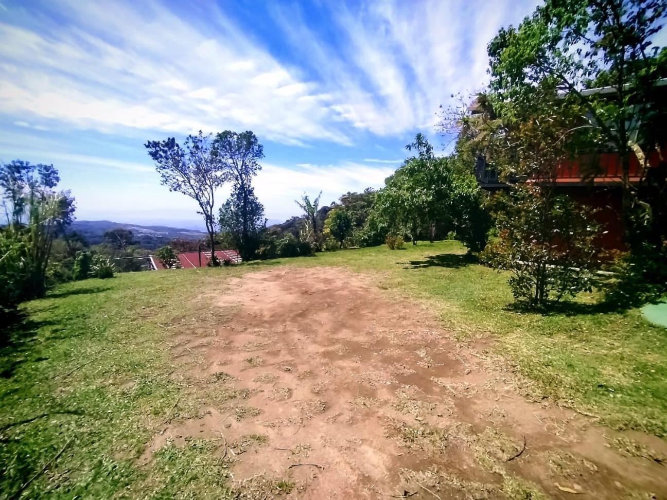 Casa De Montana Tica Linda