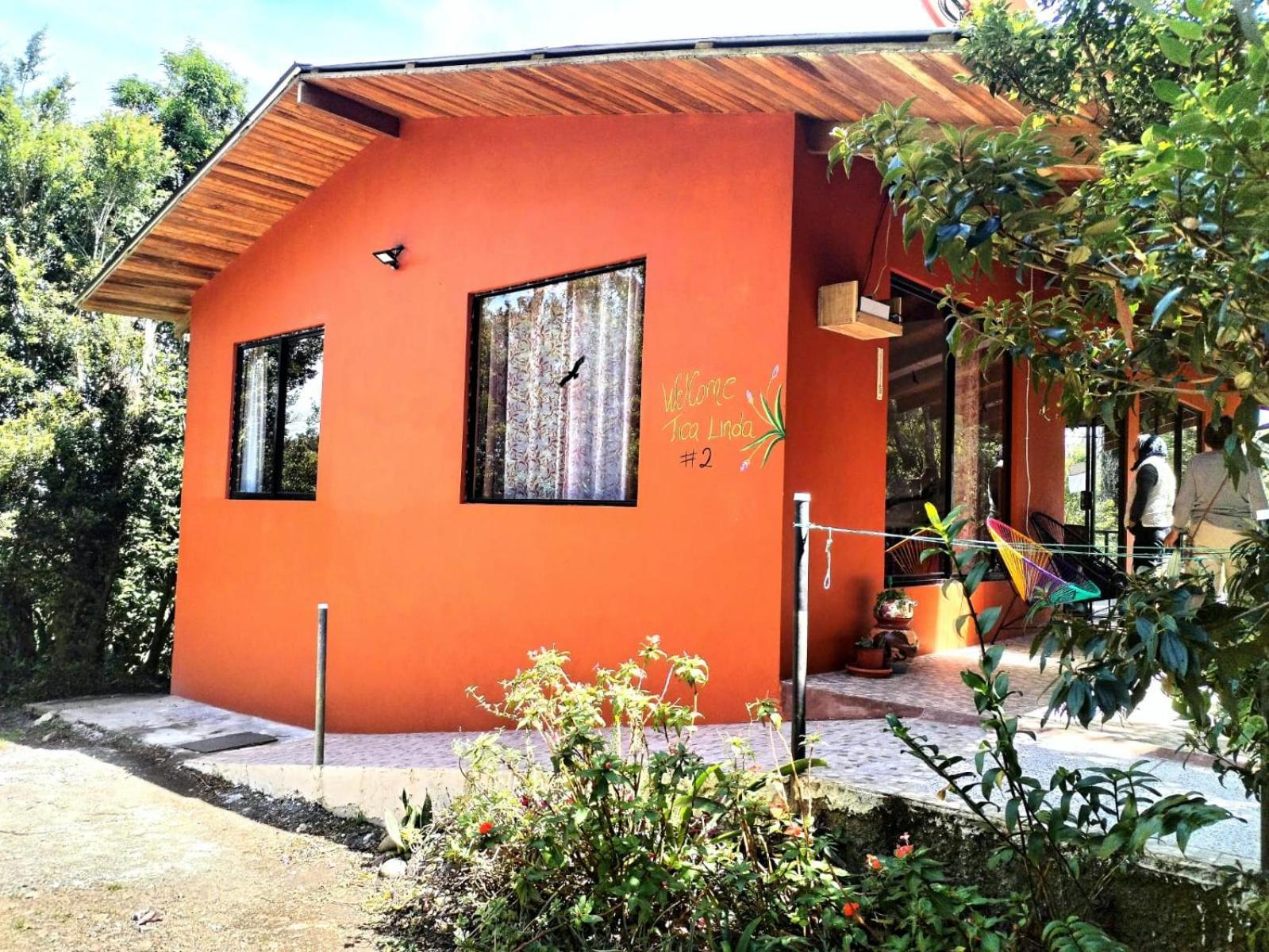 Casa De Montana Tica Linda