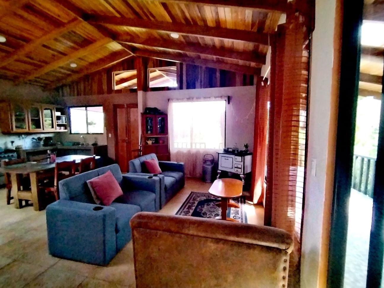Casa De Montana Tica Linda *