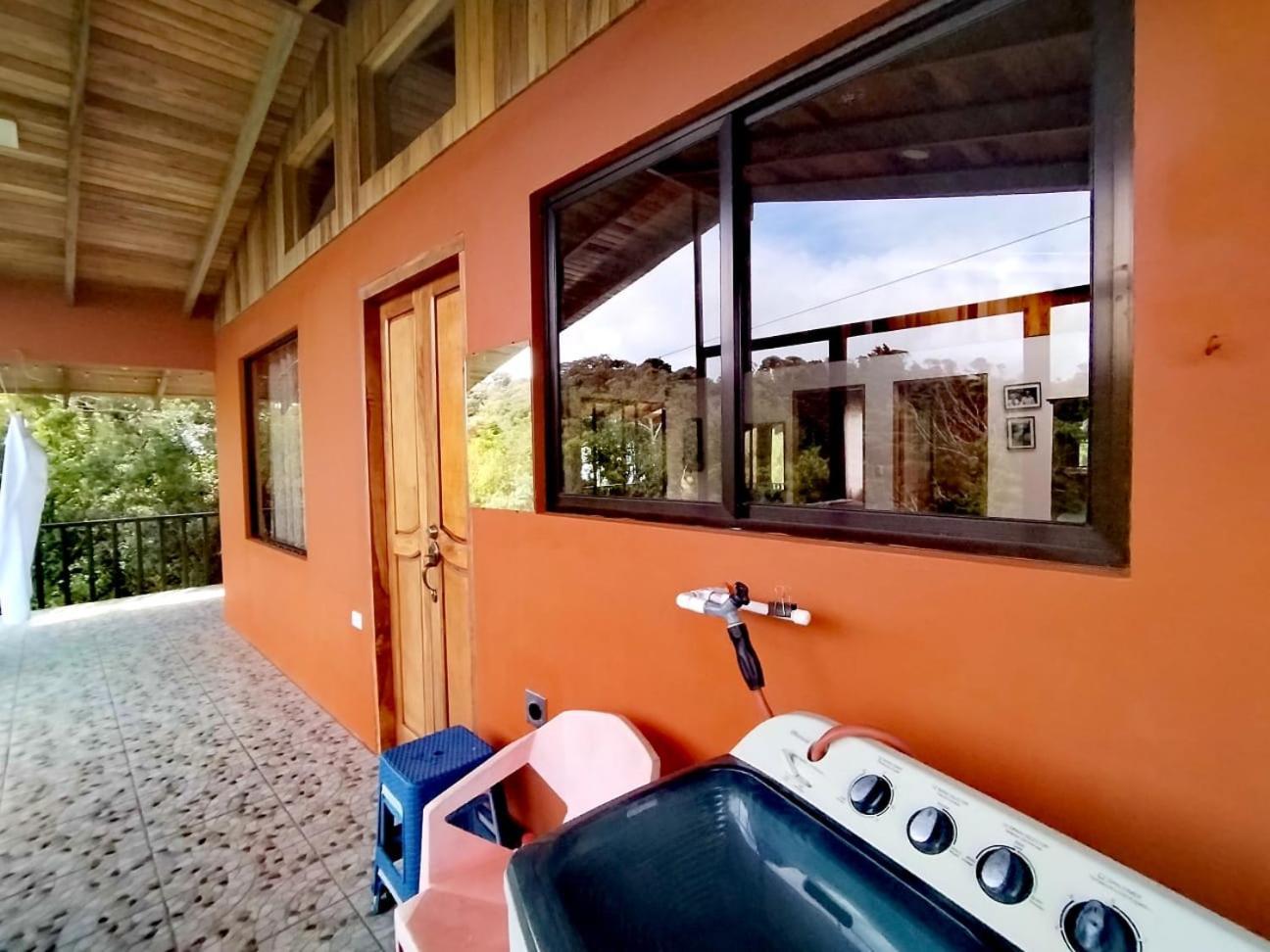 Casa De Montana Tica Linda Monteverde